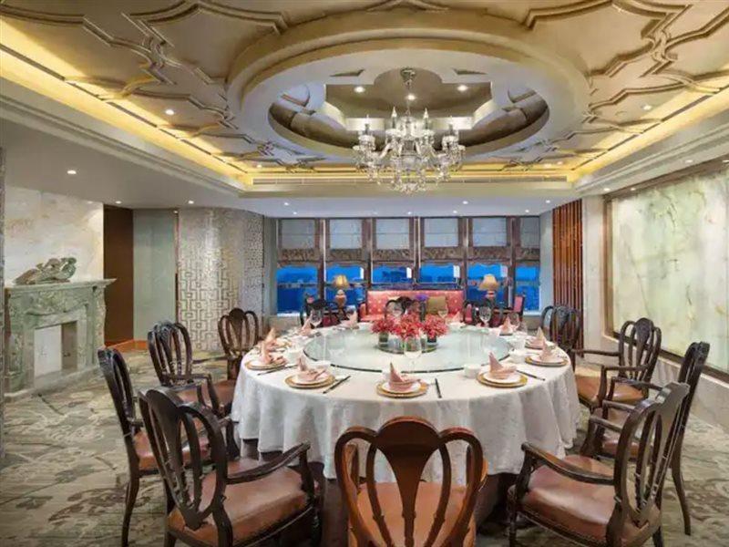 Crowne Plaza Shanghai Nanjing Road By Ihg Exterior foto A private dining room at the restaurant